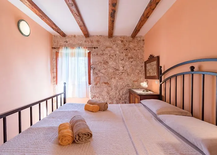 Country House Apartments