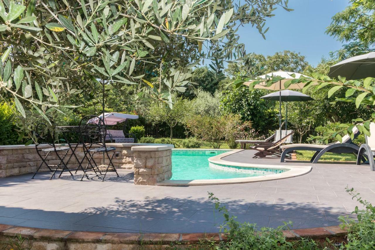 Country House Apartments *